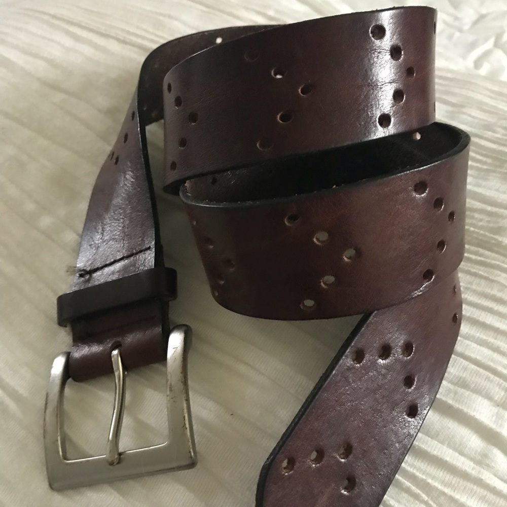 Wide brown belt, belt in any hole, size large